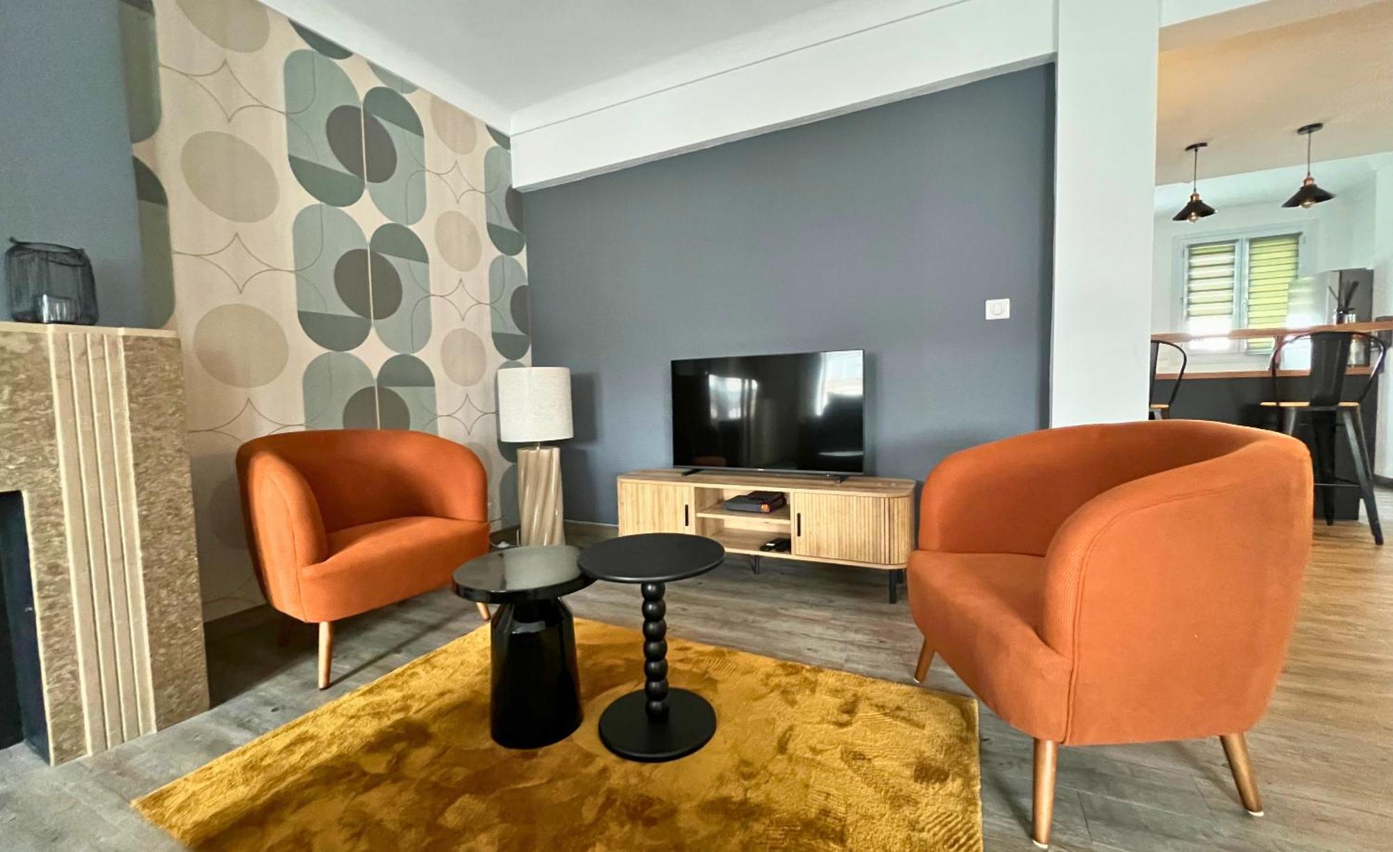 2 Standing Hyper Centre Apartment *