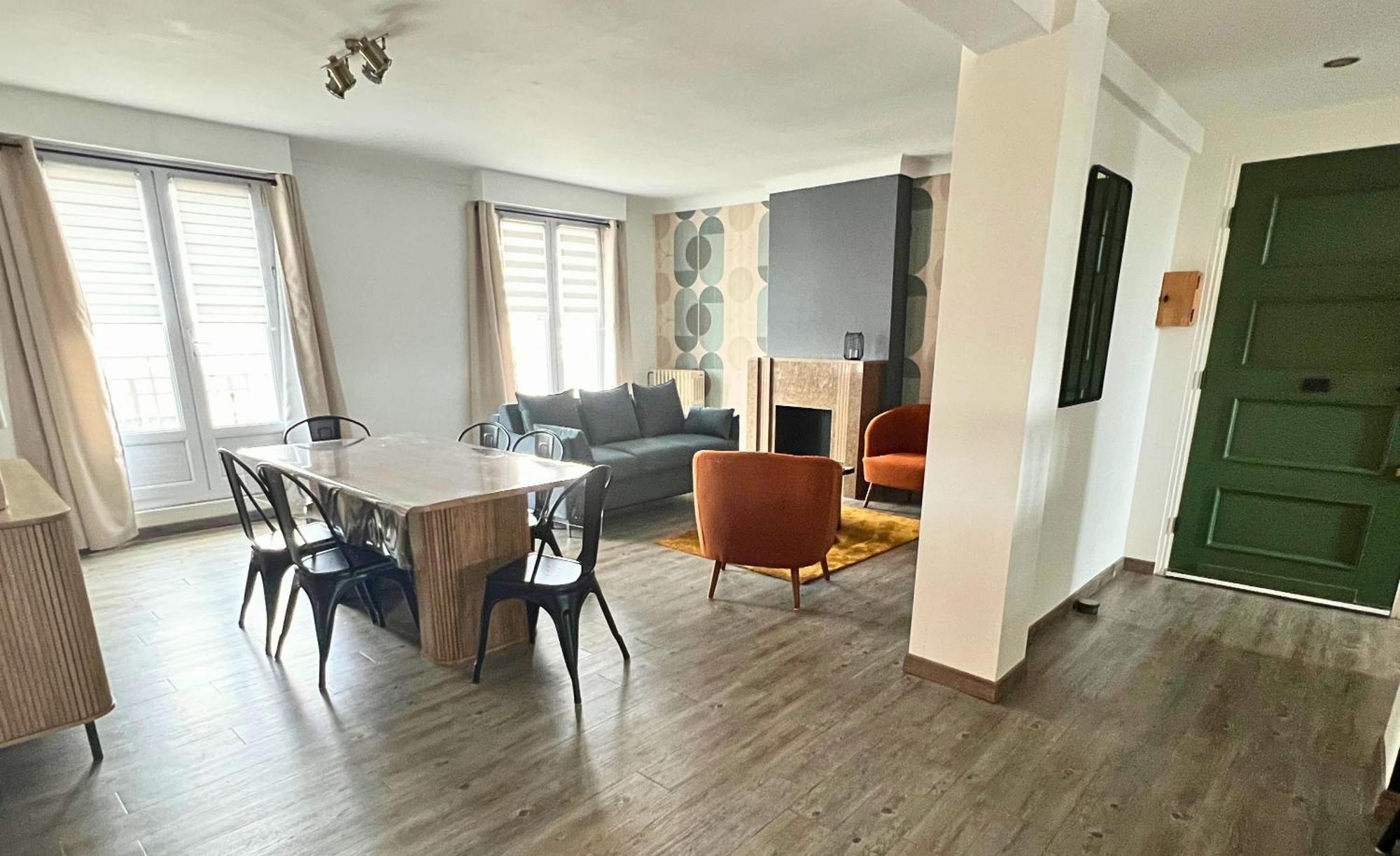 2 Standing Hyper Centre Apartment